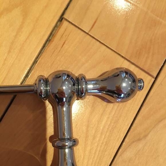 New Toilet paper holder - Picture 2 of 4